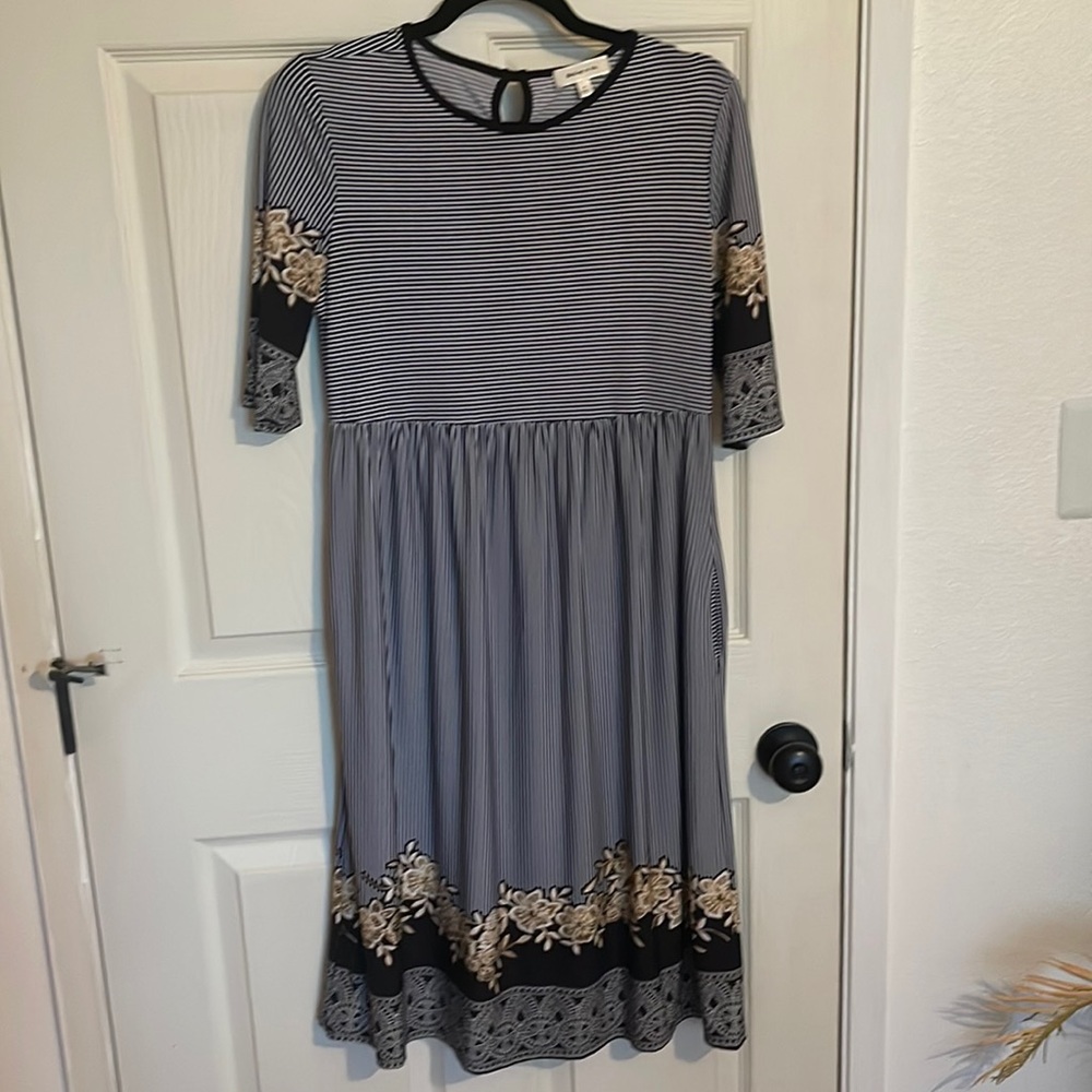 Hailey & Co. Midi Dress. Size M